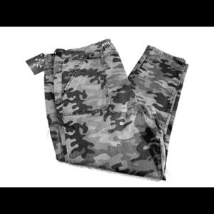 Ava & Viv Plus Size 22W R Gray Camo Jeggings